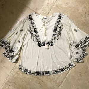 New Lucky brand embroidered top!!